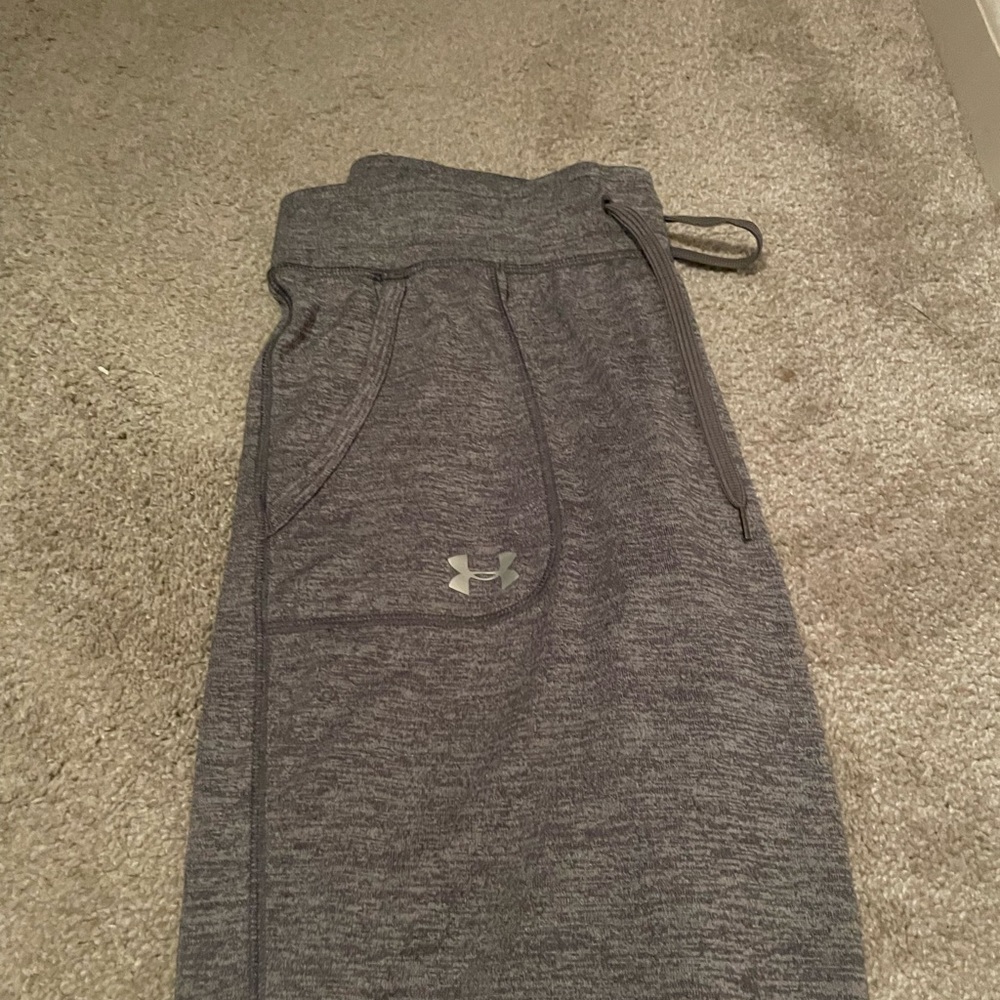 Women’s Under Armor thin, all season joggers